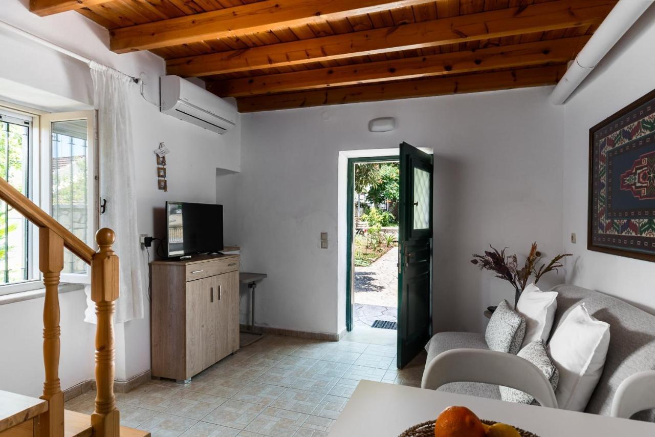 Traditional Rustic Maisonette By Konnect Agios Ioannis Peristerion Zewnętrze zdjęcie