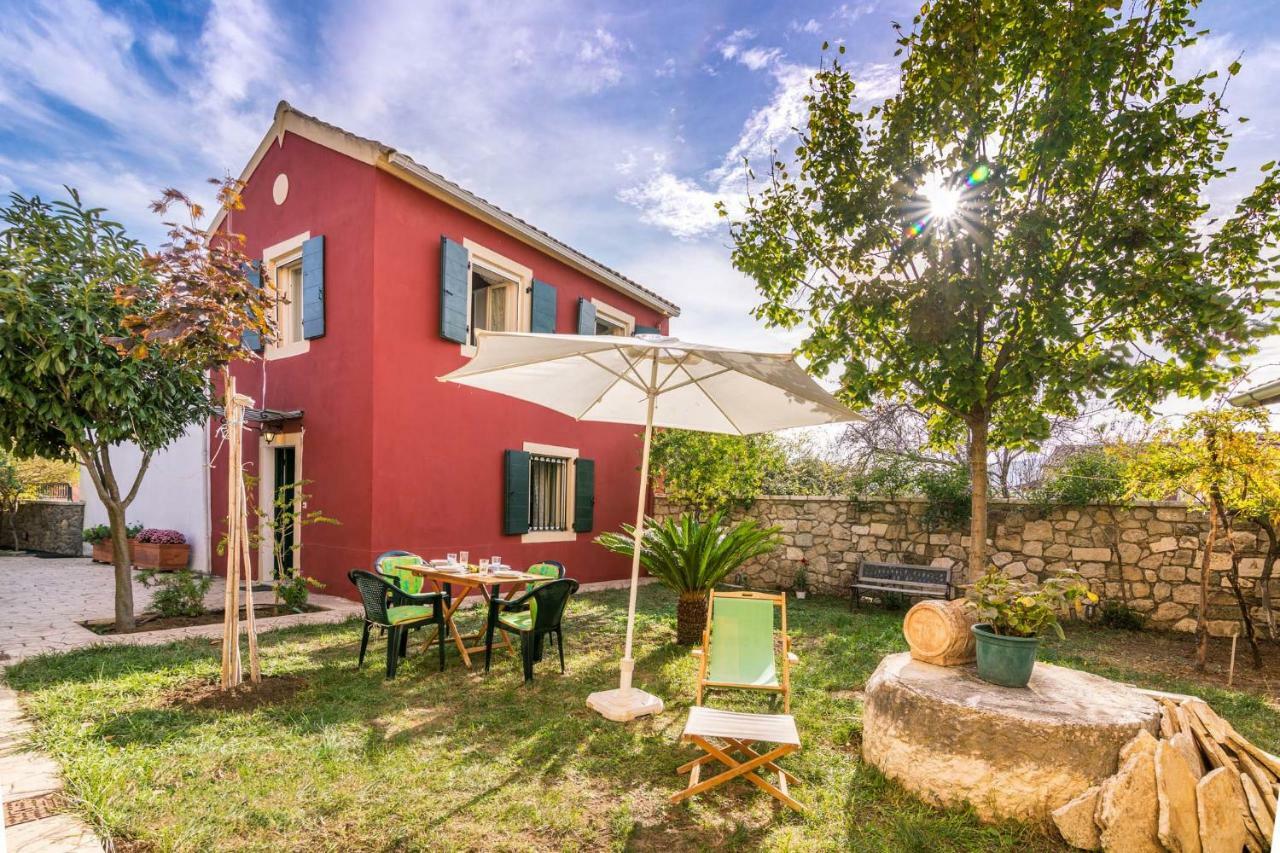 Traditional Rustic Maisonette By Konnect Agios Ioannis Peristerion Zewnętrze zdjęcie