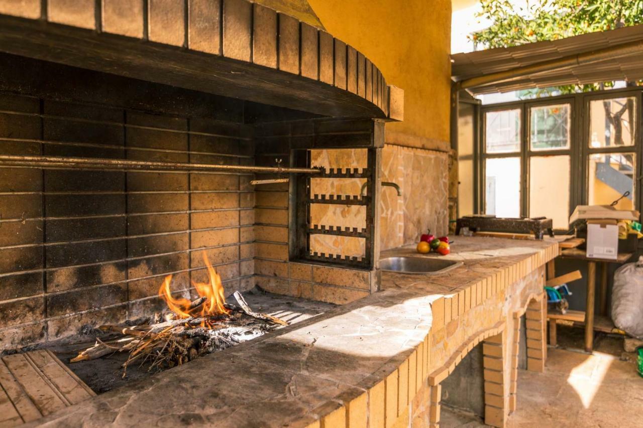 Traditional Rustic Maisonette By Konnect Agios Ioannis Peristerion Zewnętrze zdjęcie